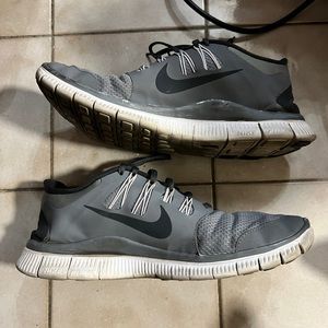 Mens Nike shoes size 11  us